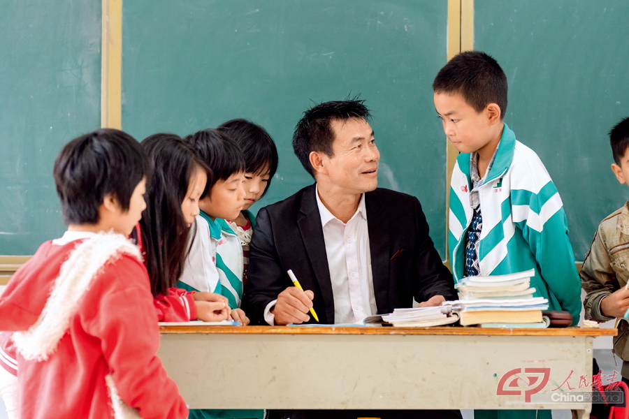 河南省南阳市镇平县黑虎庙小学教师  张玉滚